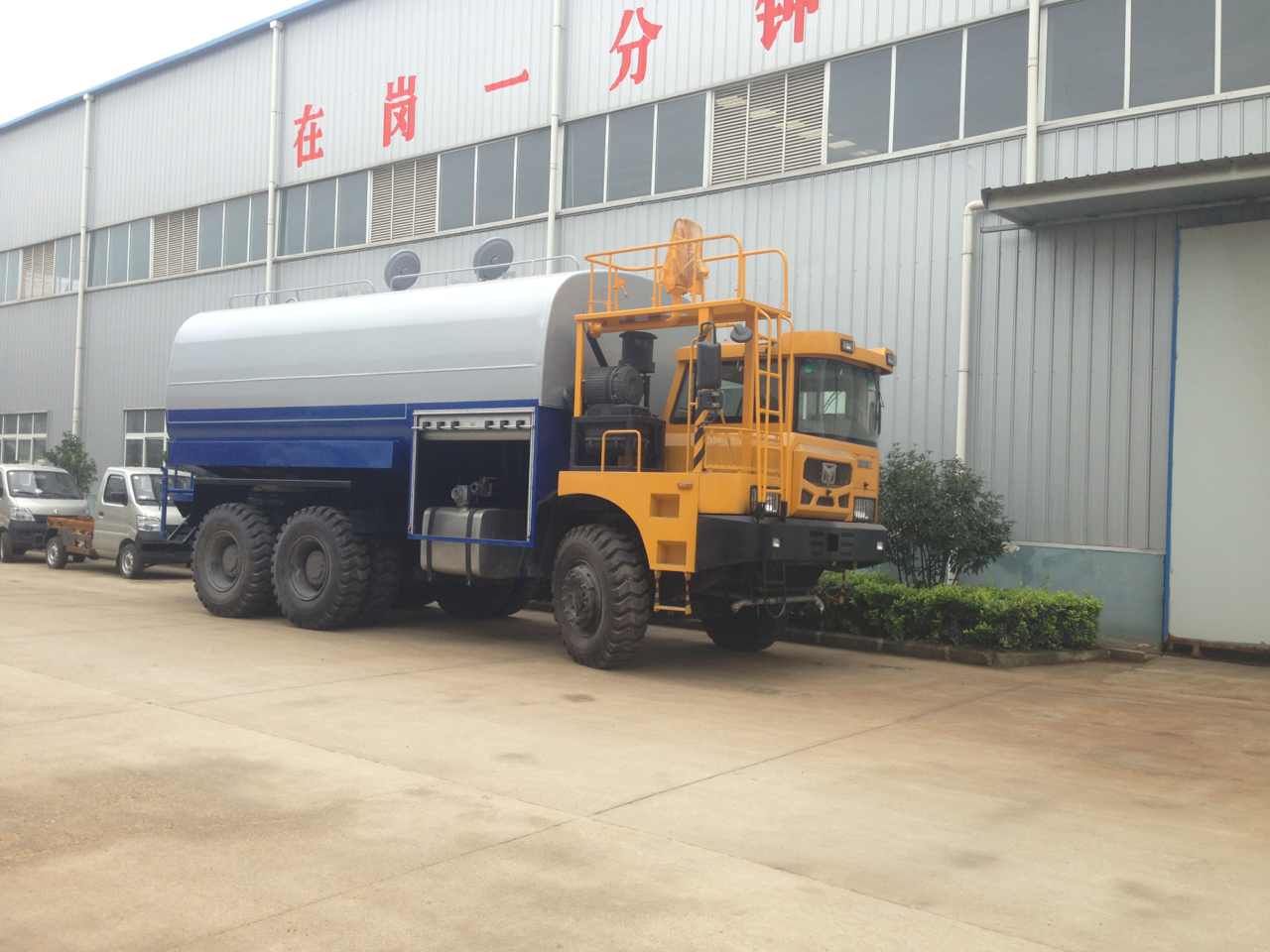 通運(yùn)重工6驅(qū)灑水車 通運(yùn)重工6驅(qū)灑水車