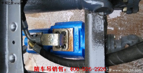 14噸吊機使用的雙聯油泵,可以看到兩個泵體 14噸吊機使用的雙聯油泵,可以看到兩個泵體