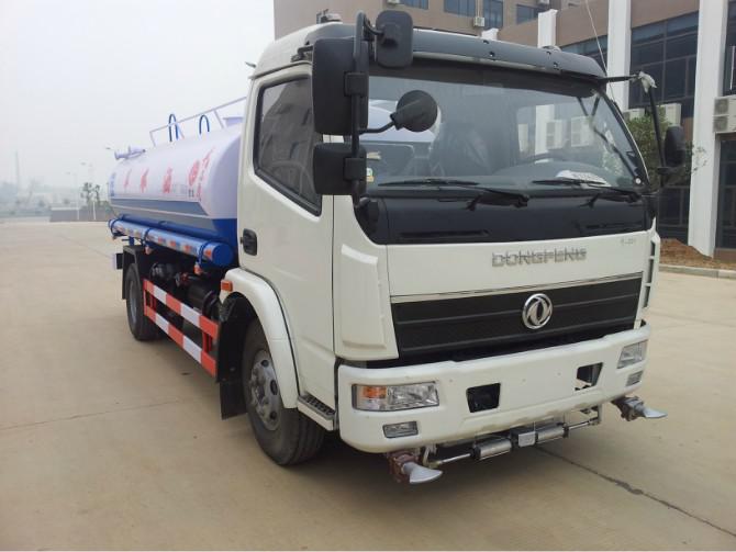 東風(fēng)灑水車 東風(fēng)灑水車