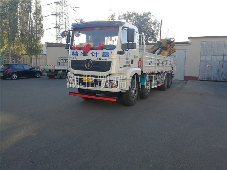 上牌后的包鋼計量中心的DWJ5311JJHD5重型計量檢衡車(左前) 上牌后的包鋼計量中心的DWJ5311JJHD5重型計量檢衡車(左前)