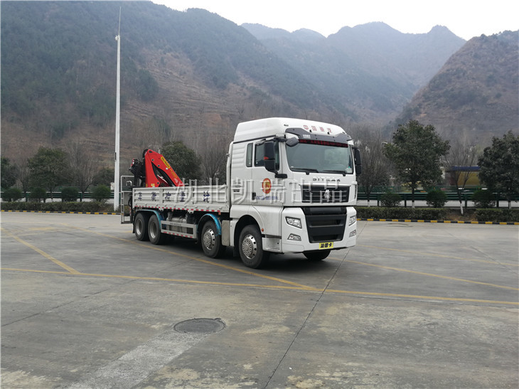 武威計量所檢衡車發運在服務區(右前) 武威計量所檢衡車發運在服務區(右前)