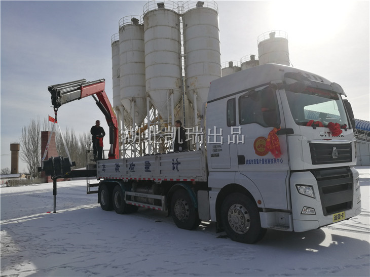 汕德卡檢衡車在砝碼庫吊裝砝碼 汕德卡檢衡車在砝碼庫吊裝砝碼
