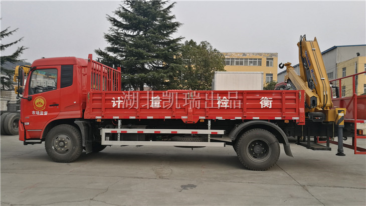 �z��܇������^